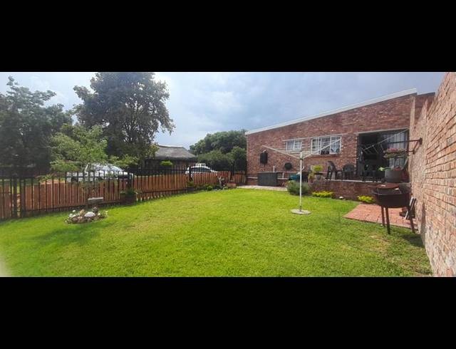 2 BEDROOM PROPERTY TO RENT IN MNANDI